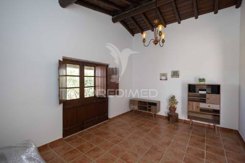Moradia t2 completamente remodelada com jardim em orvalhos - alandroal