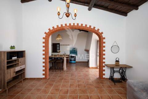 Moradia t2 completamente remodelada com jardim em orvalhos - alandroal