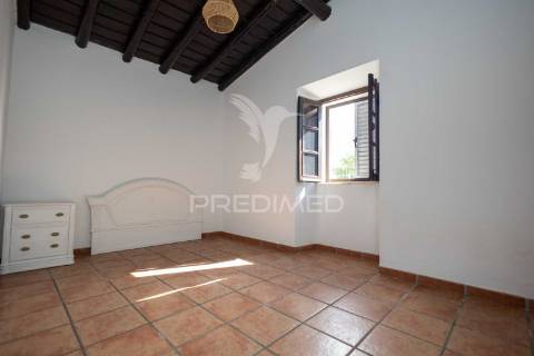 Moradia t2 completamente remodelada com jardim em orvalhos - alandroal