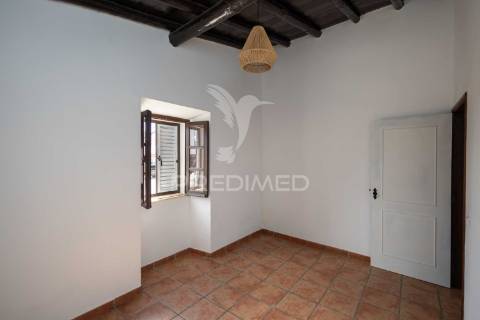 Moradia t2 completamente remodelada com jardim em orvalhos - alandroal