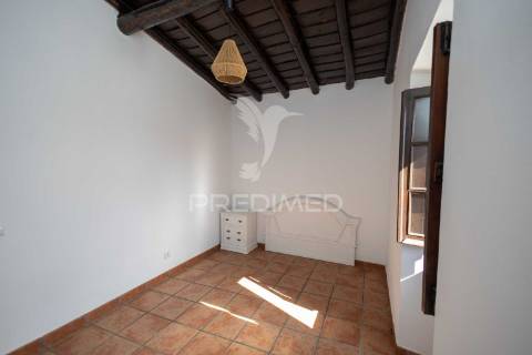 Moradia t2 completamente remodelada com jardim em orvalhos - alandroal