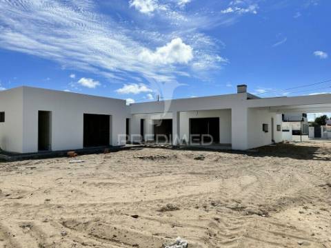 Moradia t4 em azeitão com piscina - duas suites