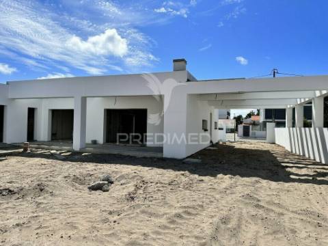 Moradia t4 em azeitão com piscina - duas suites