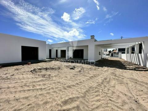 Moradia t4 em azeitão com piscina - duas suites