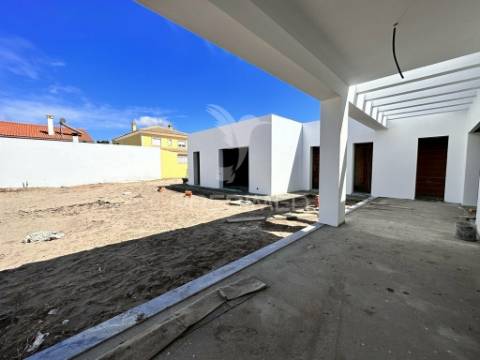 Moradia t4 em azeitão com piscina - duas suites