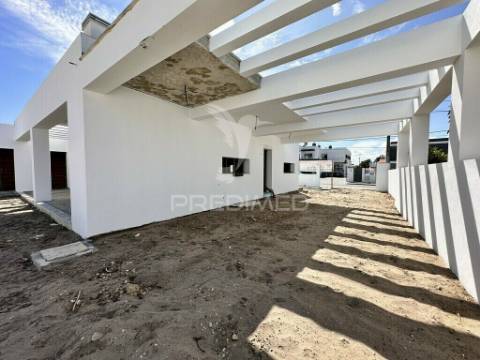 Moradia t4 em azeitão com piscina - duas suites