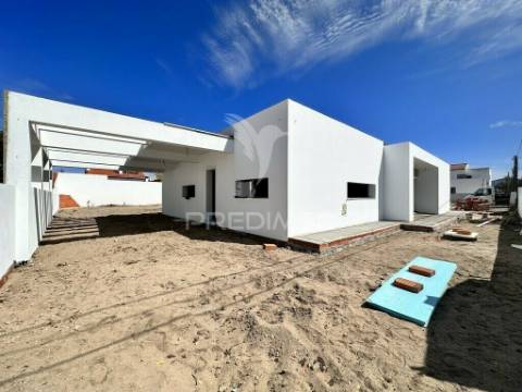 Moradia t4 em azeitão com piscina - duas suites