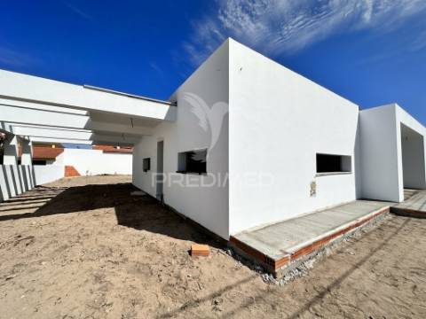Moradia t4 em azeitão com piscina - duas suites
