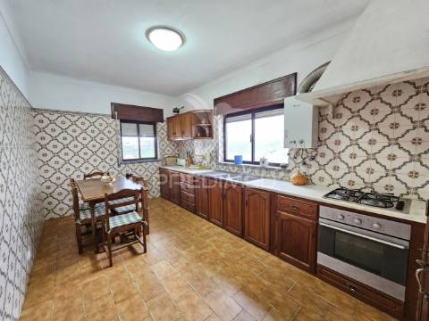 Moradia t4 com quintal e garagem, odemira