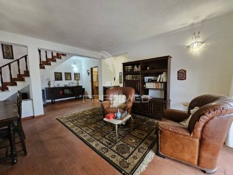 Moradia t4 com quintal e garagem, odemira