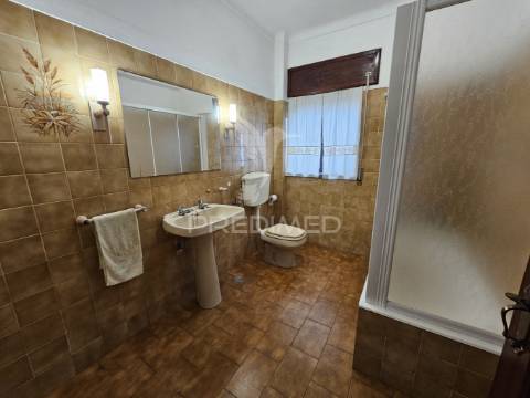 Moradia t4 com quintal e garagem, odemira