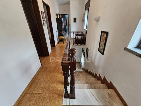 Moradia t4 com quintal e garagem, odemira
