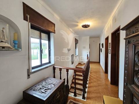 Moradia t4 com quintal e garagem, odemira
