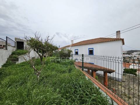 Moradia t4 com quintal e garagem, odemira