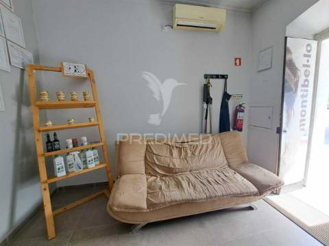 Casinha típica t1 no centro da vila - pias
