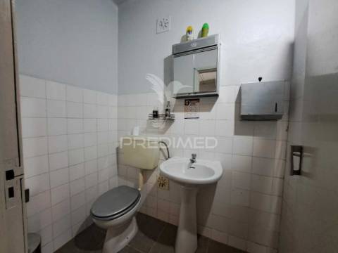 Casinha típica t1 no centro da vila - pias
