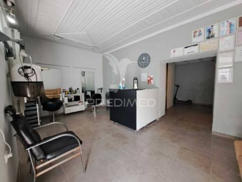 Casinha típica t1 no centro da vila - pias
