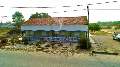 Moradia t5 com terreno perto de torrão