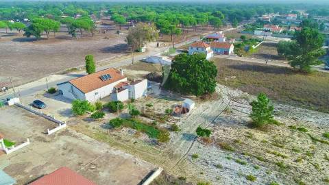 Moradia t5 com terreno perto de torrão