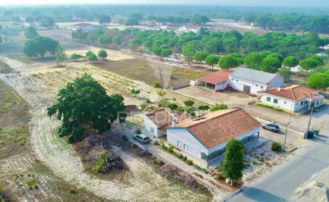 Moradia t5 com terreno perto de torrão