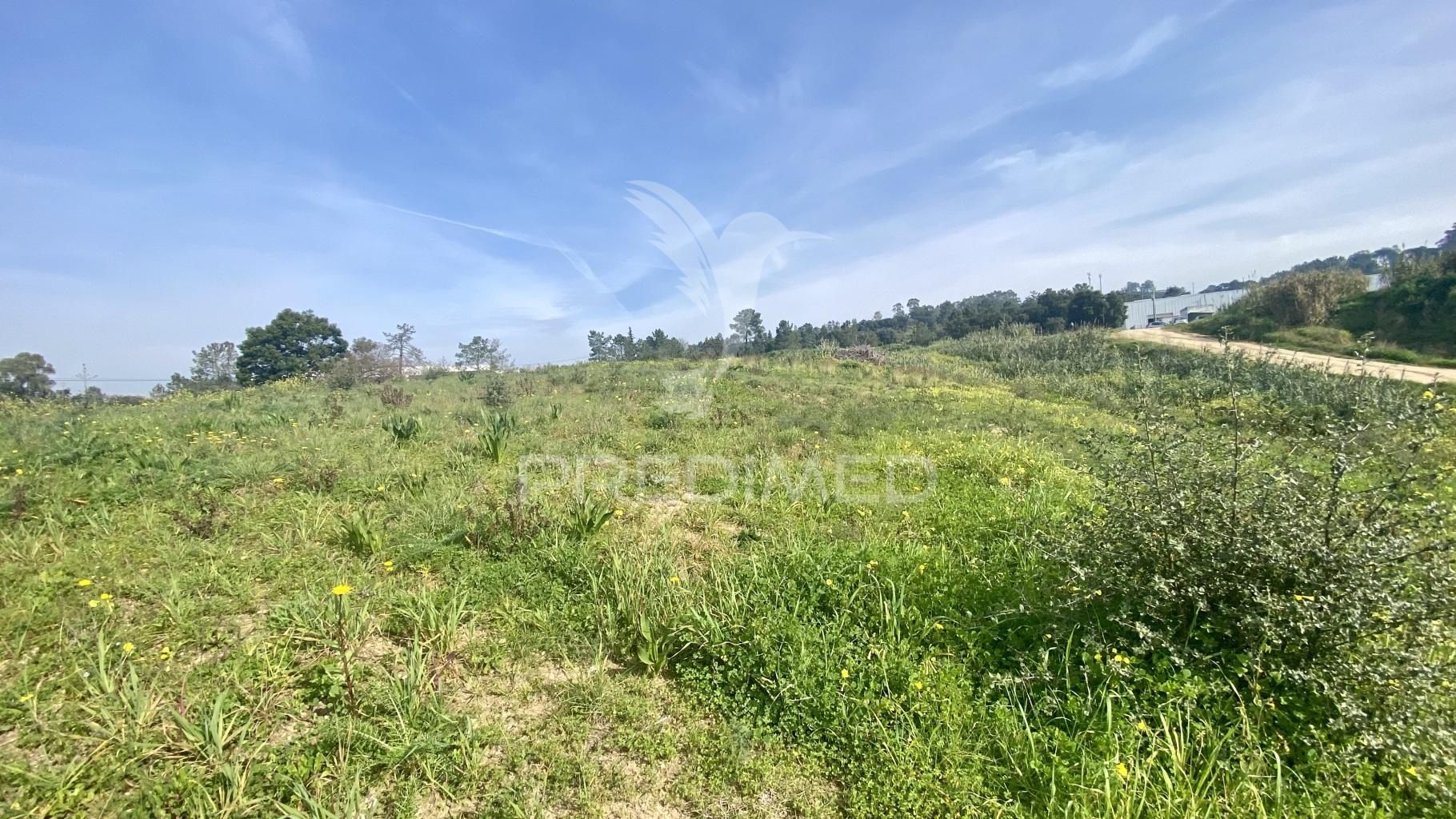 Terreno urbanizável para construção habitacional