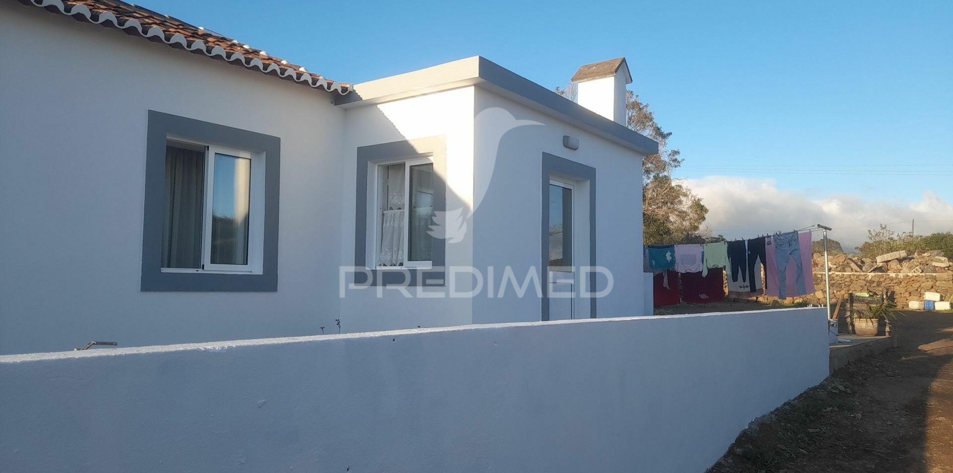 Moradia t2 nova + t3 em ruína
