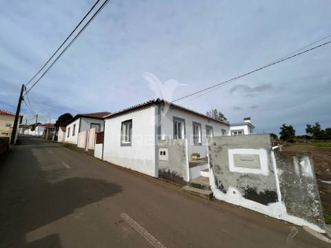 Moradia t2 nova + t3 em ruína