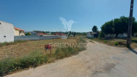 Lote de terreno urbano com 868 m2 em torres novas.