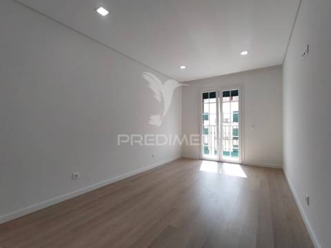 Apartamento t3 | neudel/águas livres | 4º piso