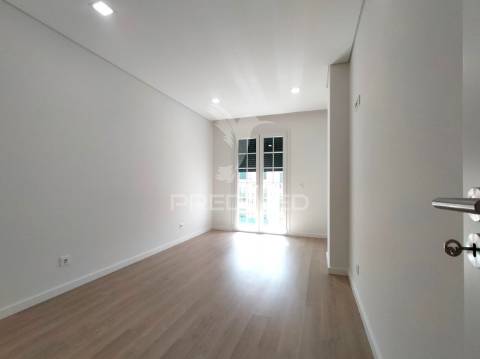 Apartamento t3 | neudel/águas livres | 4º piso