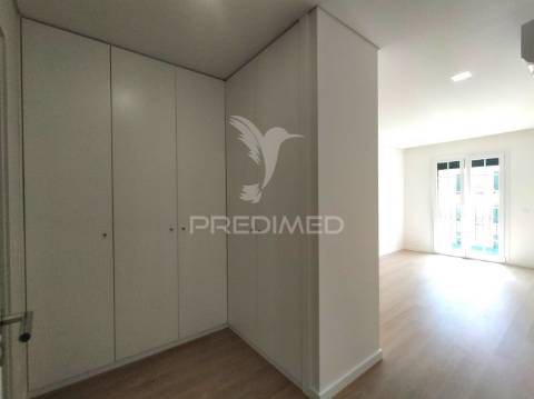 Apartamento t3 | neudel/águas livres | 4º piso