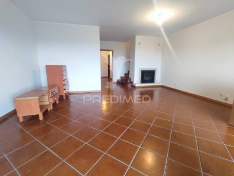 Lavra, agudela. duplex t3 com vistas mar, lugar de garagem e arrumos.