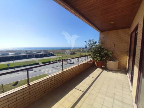 Lavra, agudela. duplex t3 com vistas mar, lugar de garagem e arrumos.