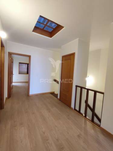 Lavra, agudela. duplex t3 com vistas mar, lugar de garagem e arrumos.