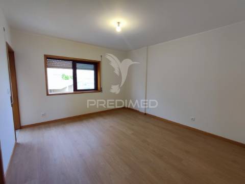 Lavra, agudela. duplex t3 com vistas mar, lugar de garagem e arrumos.