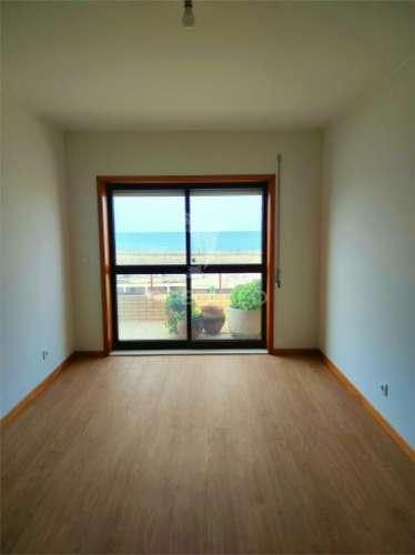 Lavra, agudela. duplex t3 com vistas mar, lugar de garagem e arrumos.
