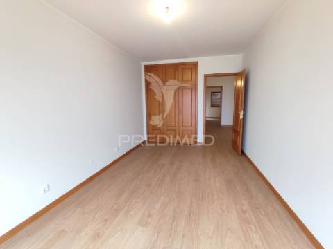 Lavra, agudela. duplex t3 com vistas mar, lugar de garagem e arrumos.
