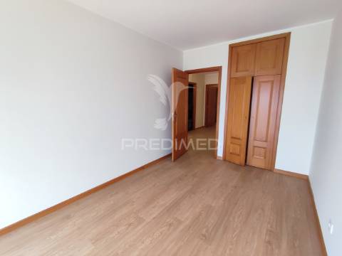 Lavra, agudela. duplex t3 com vistas mar, lugar de garagem e arrumos.