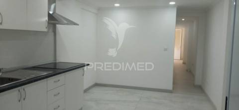 Loja transformada em habitação t2 em vale milhaços
