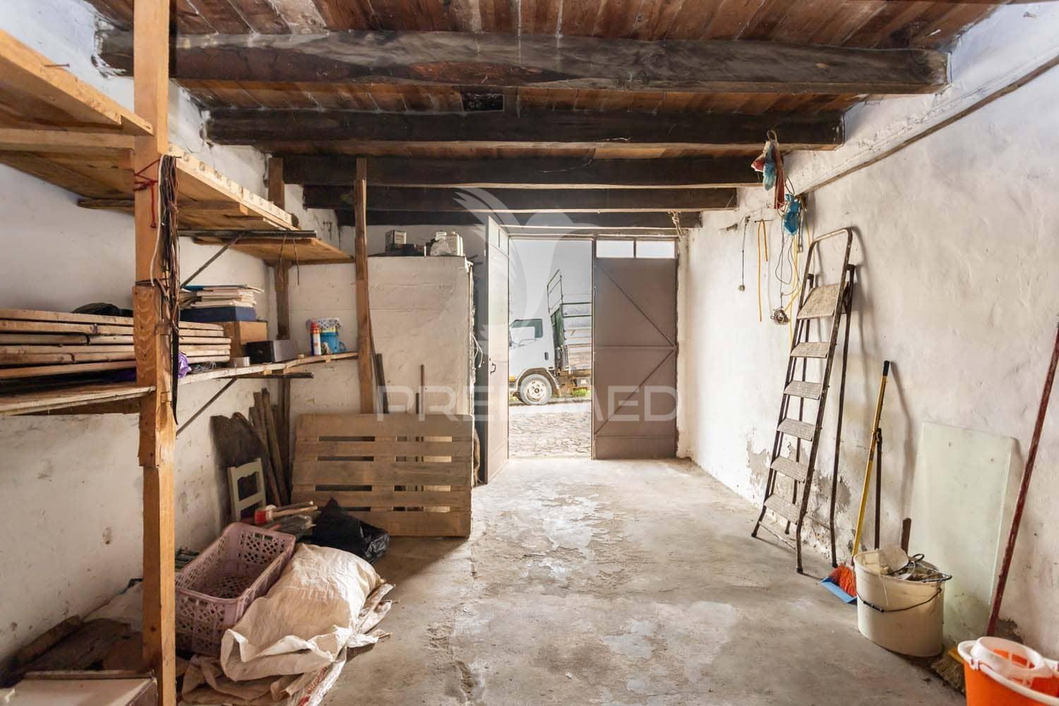 Moradia com logradouro, garagem , terraço e sotão