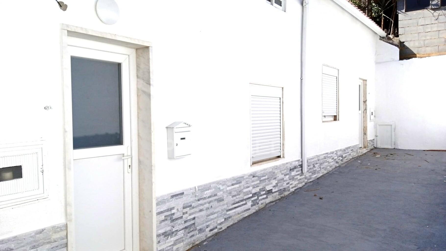 2 moradias | com rendimento | ajuda | lisboa