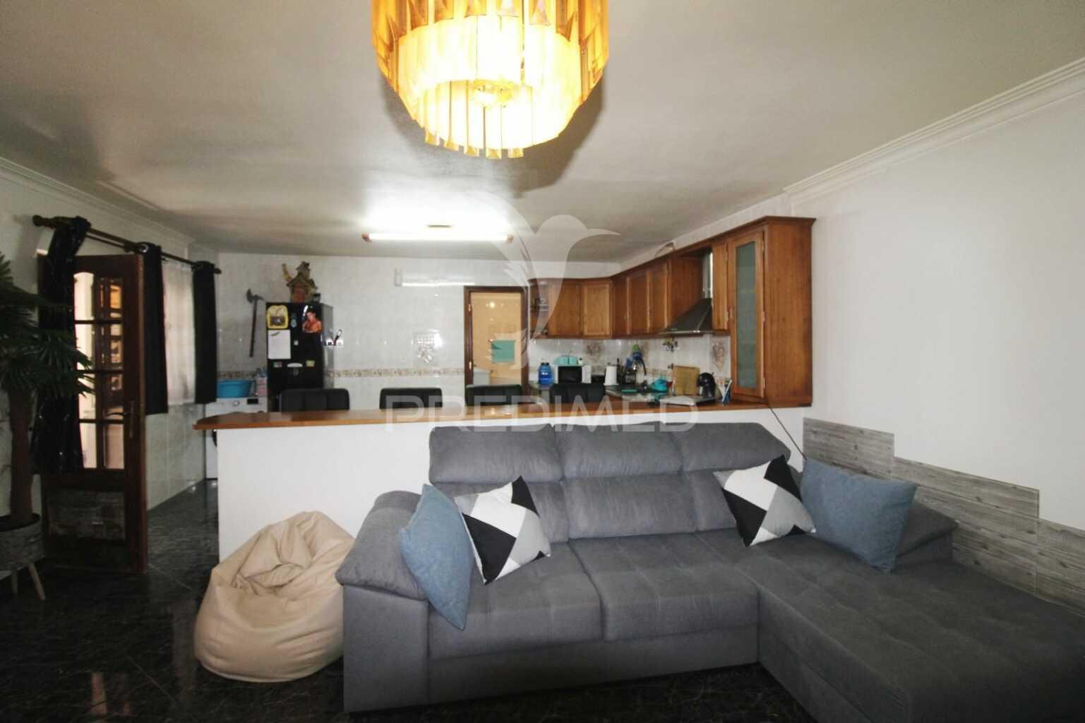 Moradia t1+1  em lote de 364m2 em fernão ferro