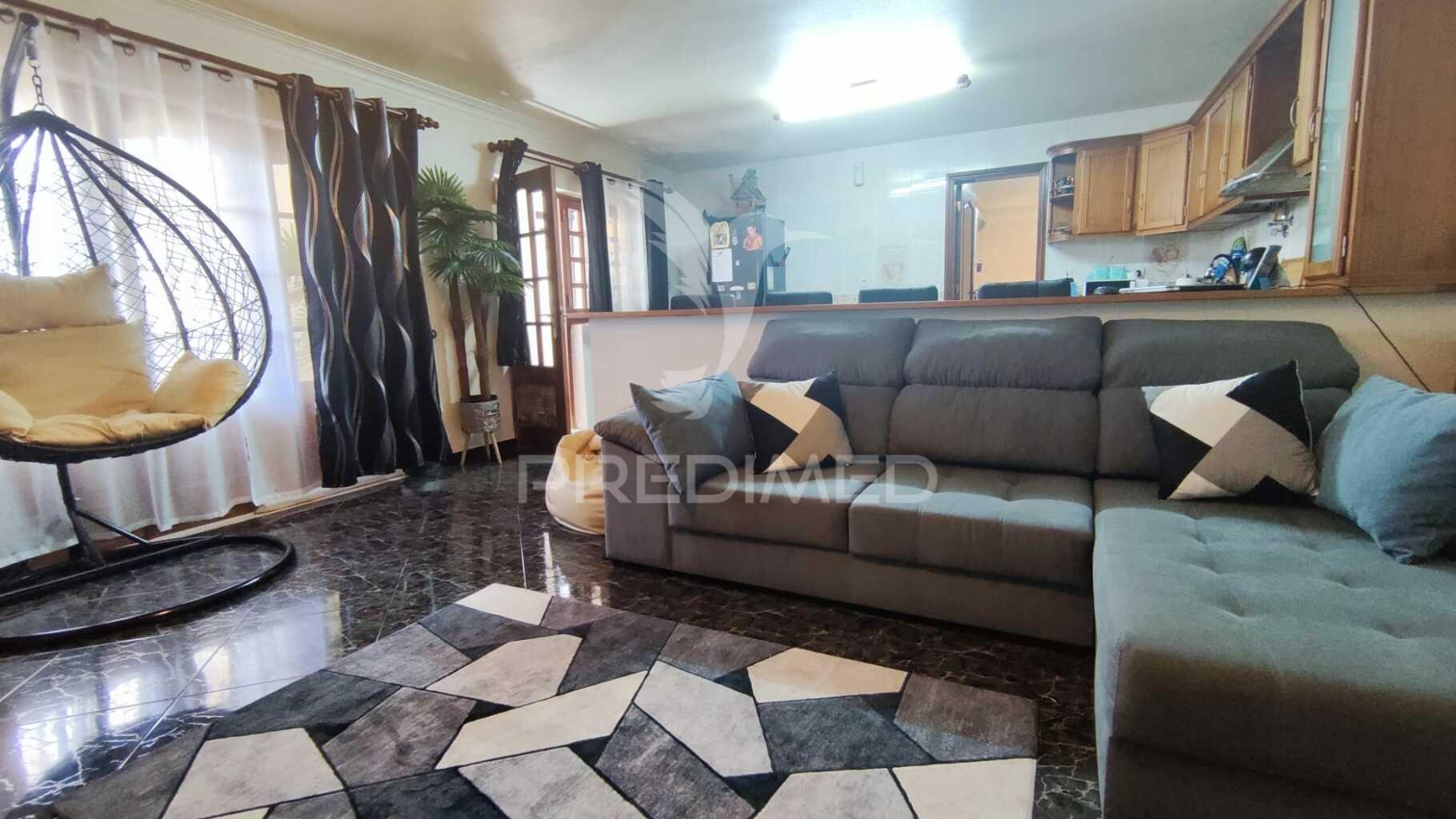 Moradia t1+1  em lote de 364m2 em fernão ferro