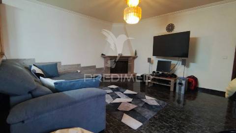 Moradia t1+1  em lote de 364m2 em fernão ferro