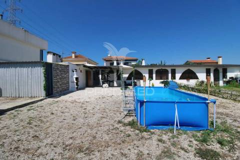 Moradia t1+1  em lote de 364m2 em fernão ferro