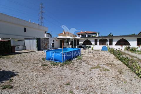 Moradia t1+1  em lote de 364m2 em fernão ferro
