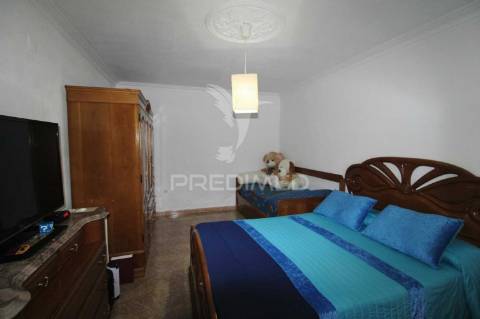 Moradia t1+1  em lote de 364m2 em fernão ferro