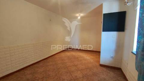 Moradia t1+1  em lote de 364m2 em fernão ferro