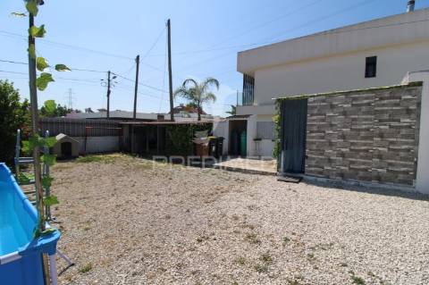 Moradia t1+1  em lote de 364m2 em fernão ferro
