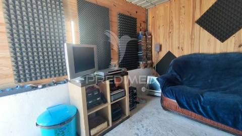 Moradia t1+1  em lote de 364m2 em fernão ferro